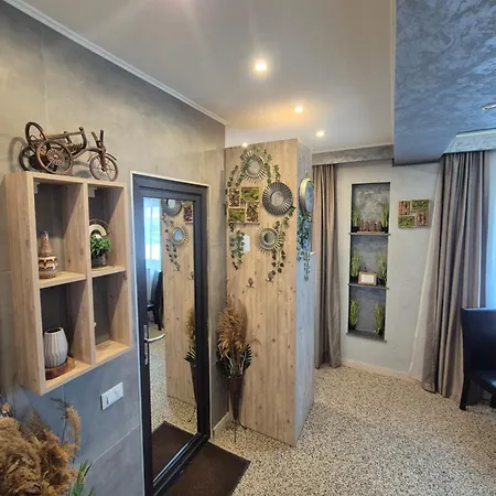 Apartment Tomis 4b